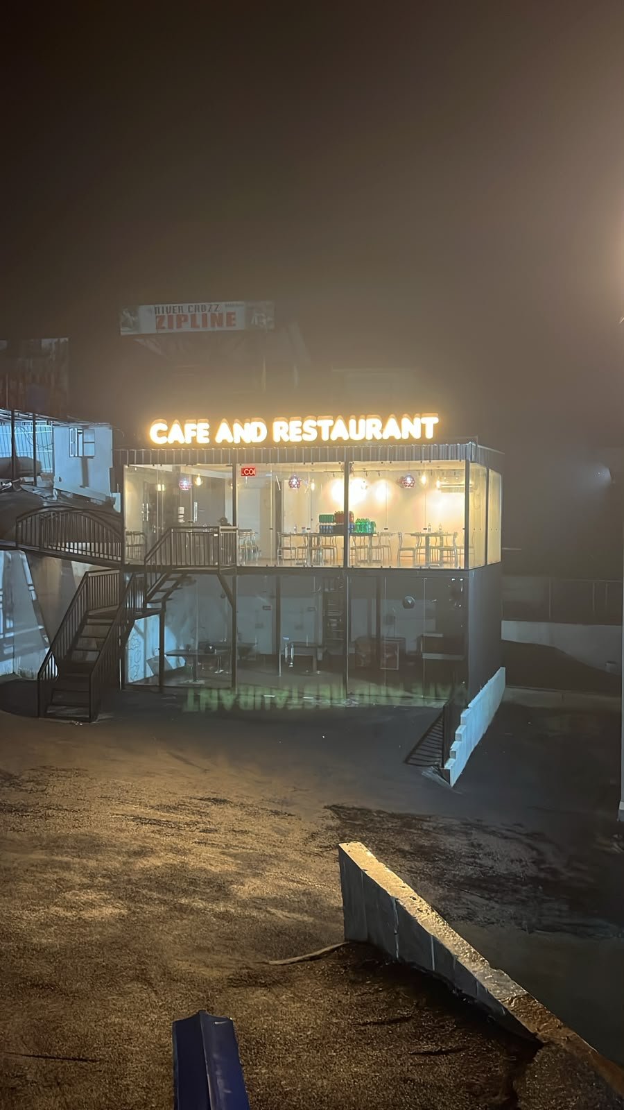 Cafe and restaurant seating at Kick & Splash